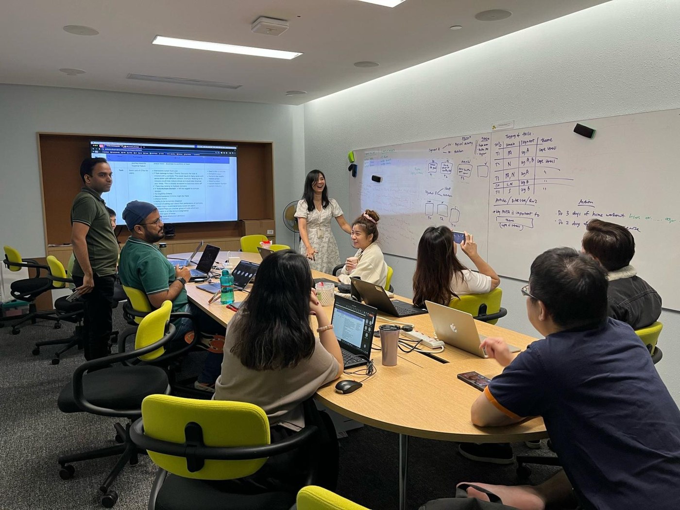 Photo: the Healthy 365 team in a working session, mapping ideas on a whiteboard.